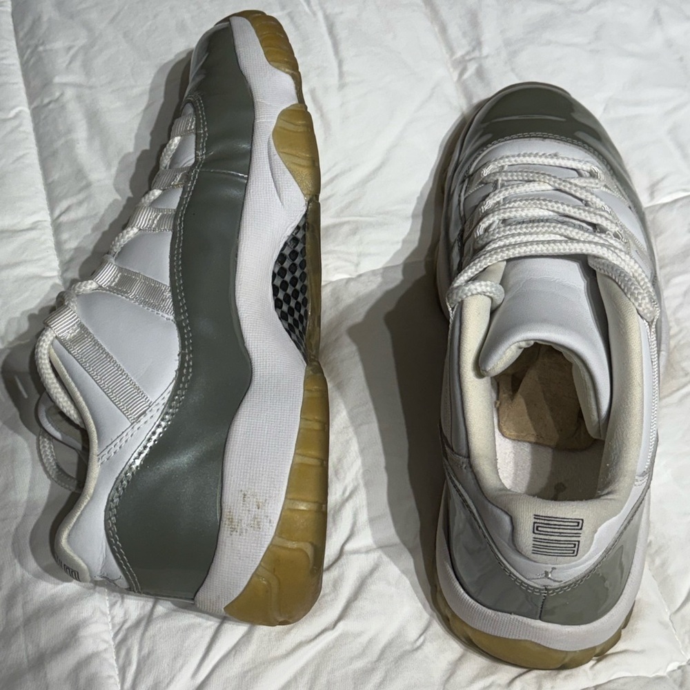 Size 10.5 Air Jordan 11 Retro Low Cement Grey - Picture 3 of 12